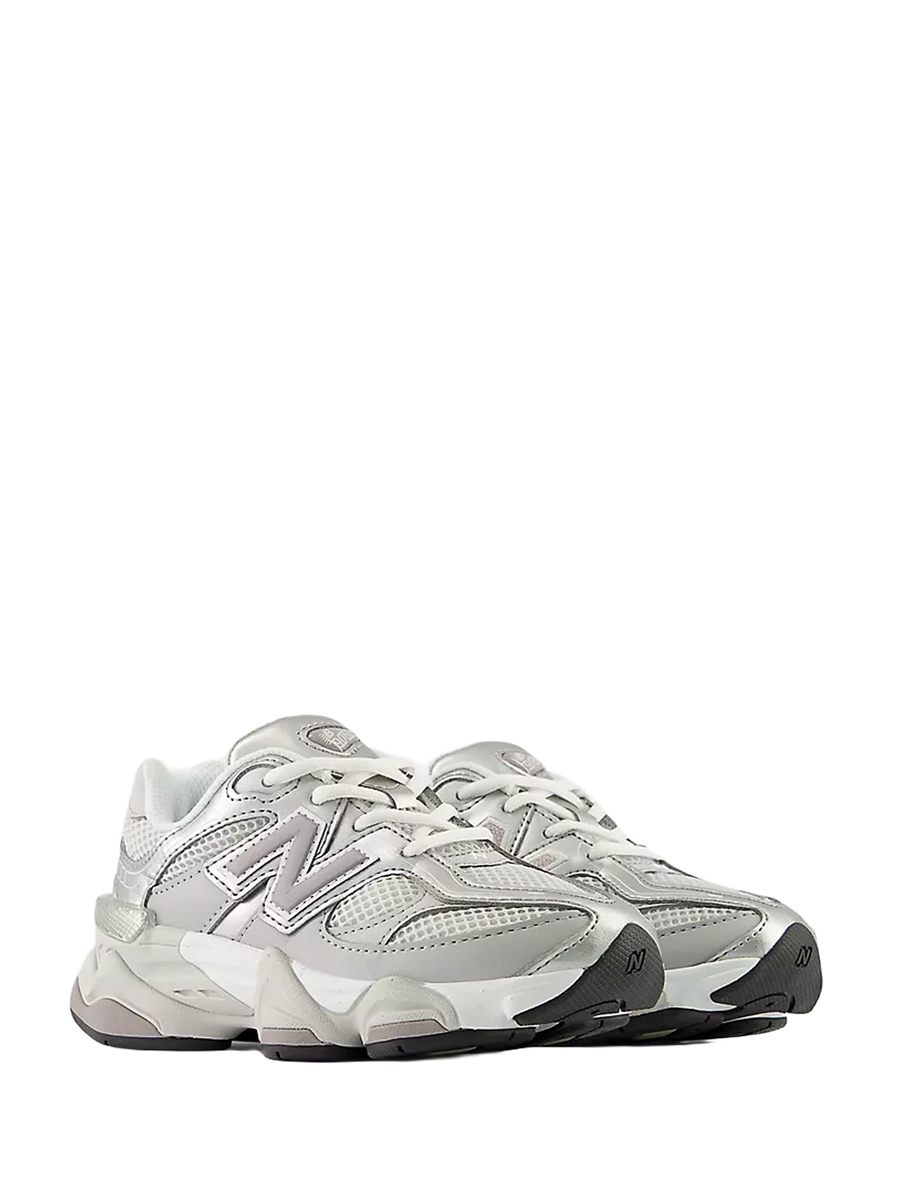 New Balance 9060 Sneakers in Grijs