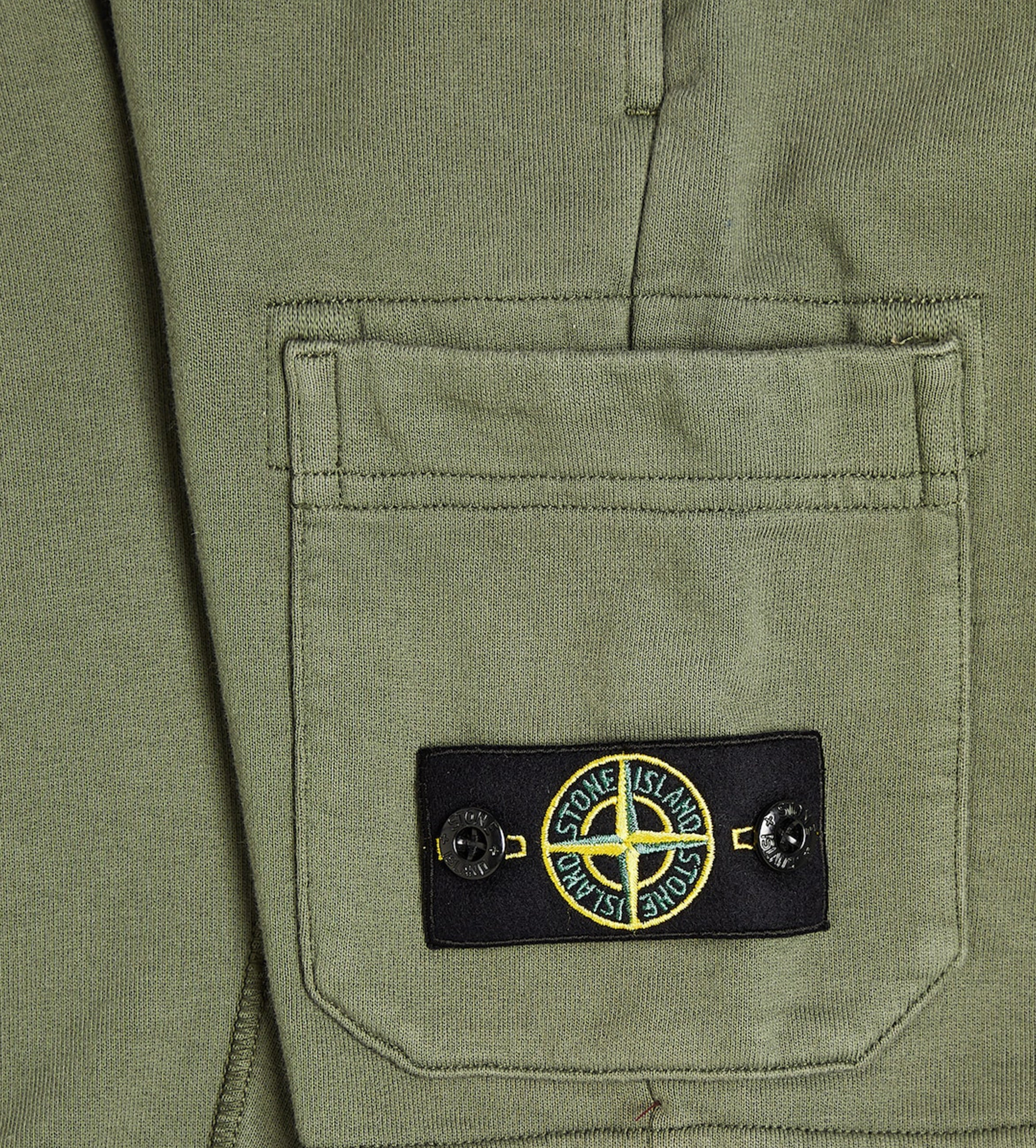 Compass Badge Shorts Olive