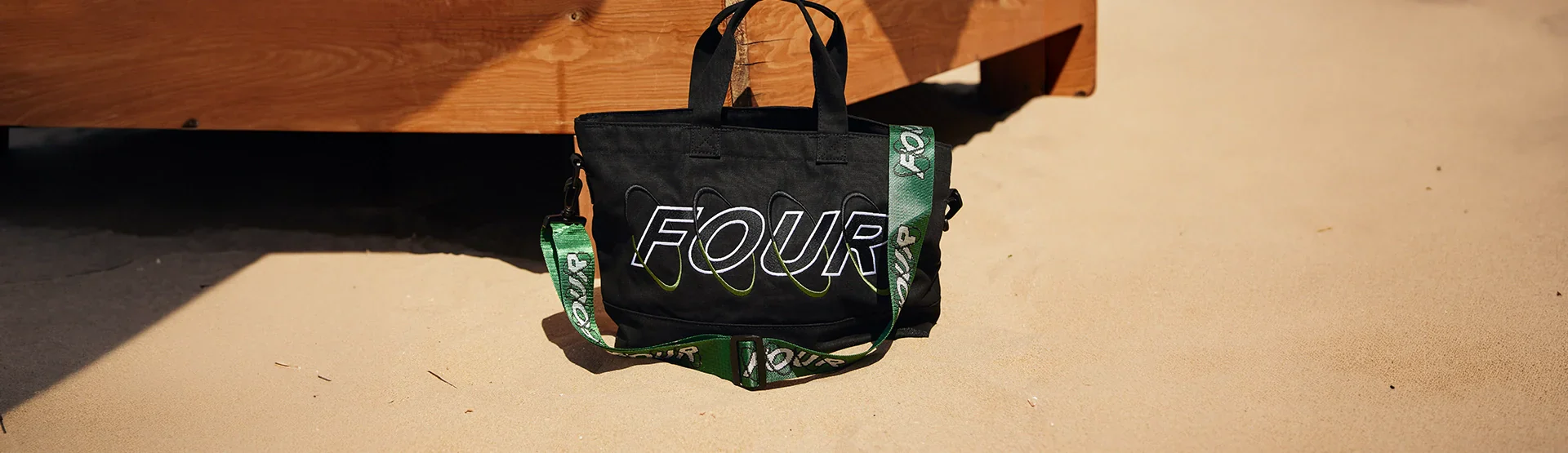 FOUR tassen