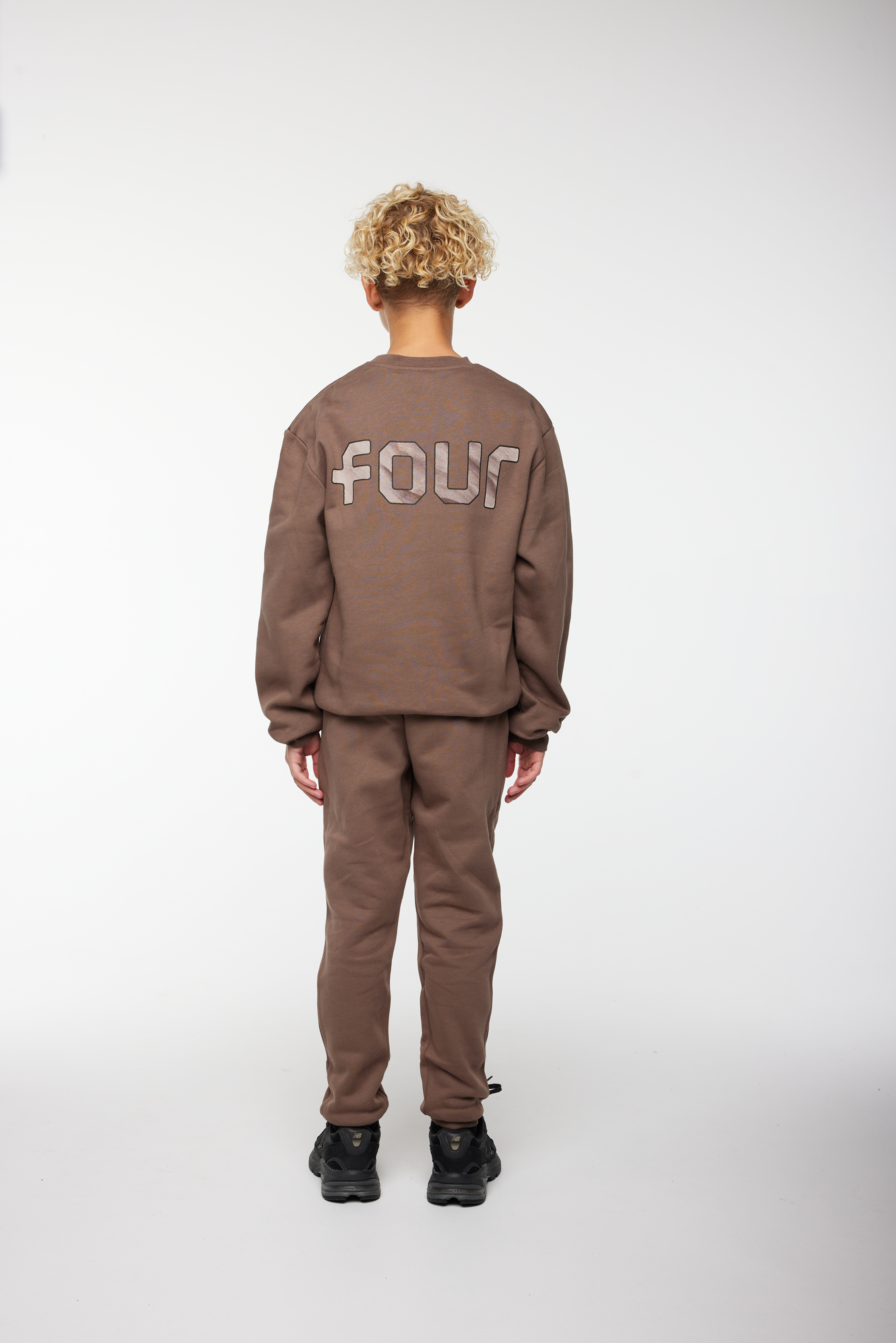 Outline Logo Crewneck Coffee Quartz