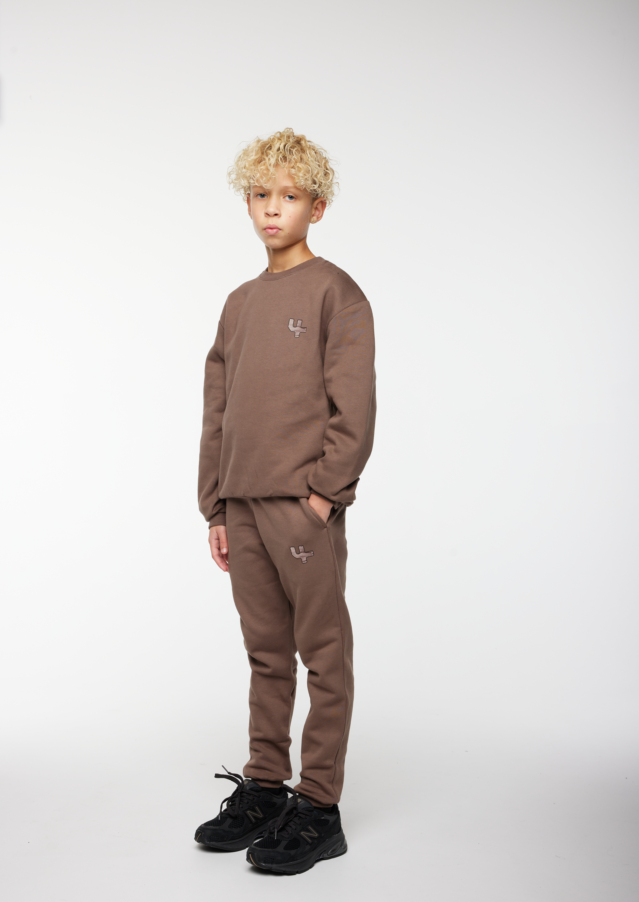 Outline Logo Crewneck Coffee Quartz