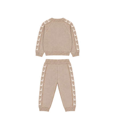 First knitted uitgevoerd in beige