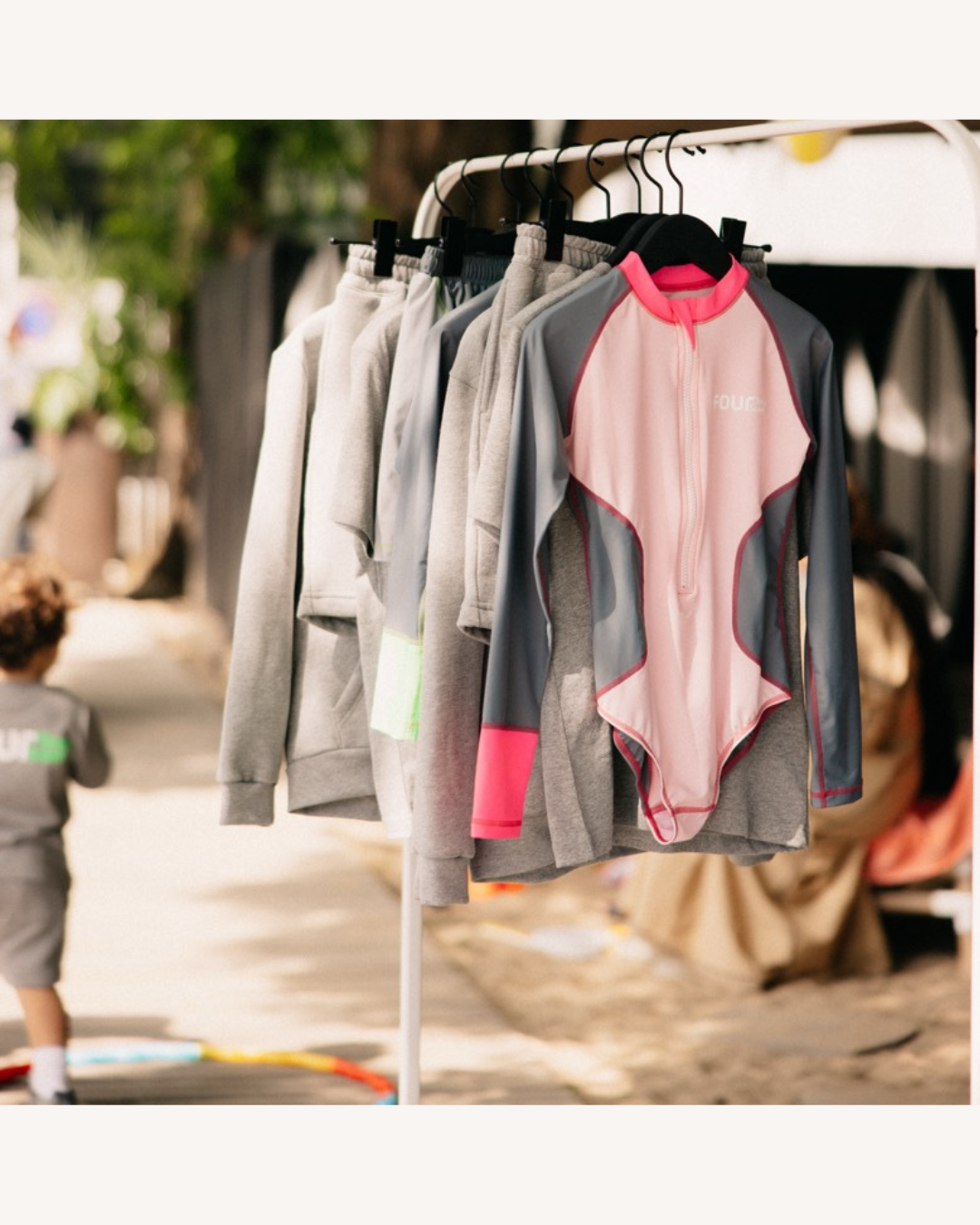 FOUR KIDS x LANCERING VAN DE TENUE SOLEIL ZOMERCOLLECTIE