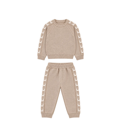 First knitted uitgevoerd in beige