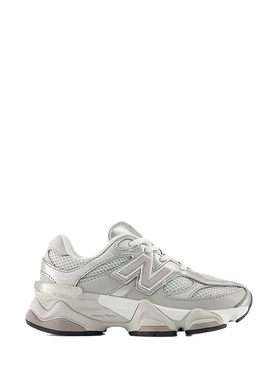 New Balance 9060 Sneakers in Grijs